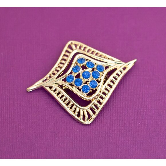 Vintage Victorian Blue Rhinestone Gold Tone Brooch - Q7 - Picture 1 of 2